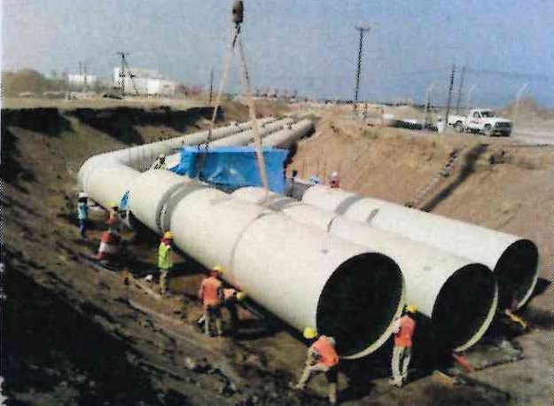 Pipe laying crew at work